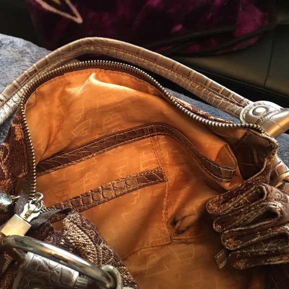 Kathy Van Zeeland purse - Picture 2 of 11